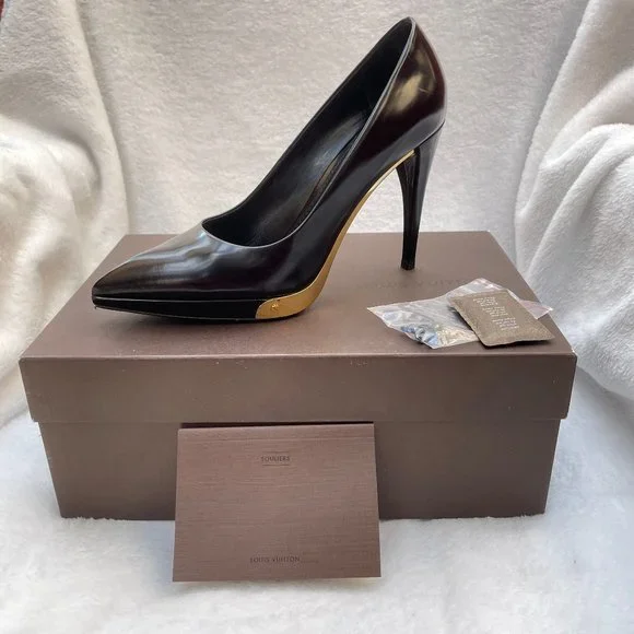 Auc Louis Vuitton Black Leather gold metal trim Pumps 7,5 Rare! $1000 - Picture 3 of 17